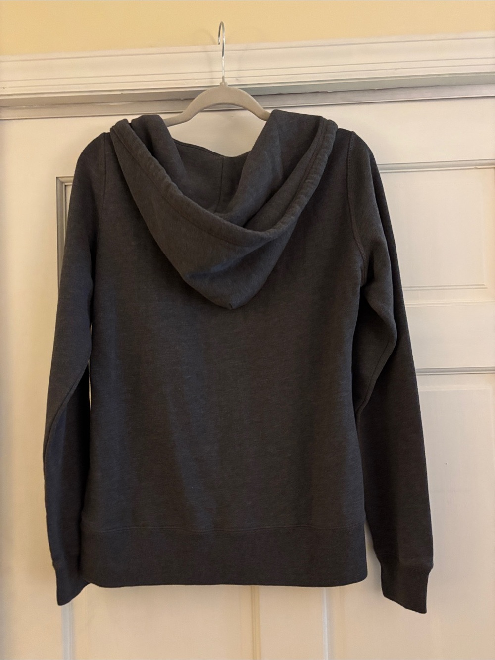 NWT Hollister Charcoal Gray Hooded Pullover - Picture 2 of 3
